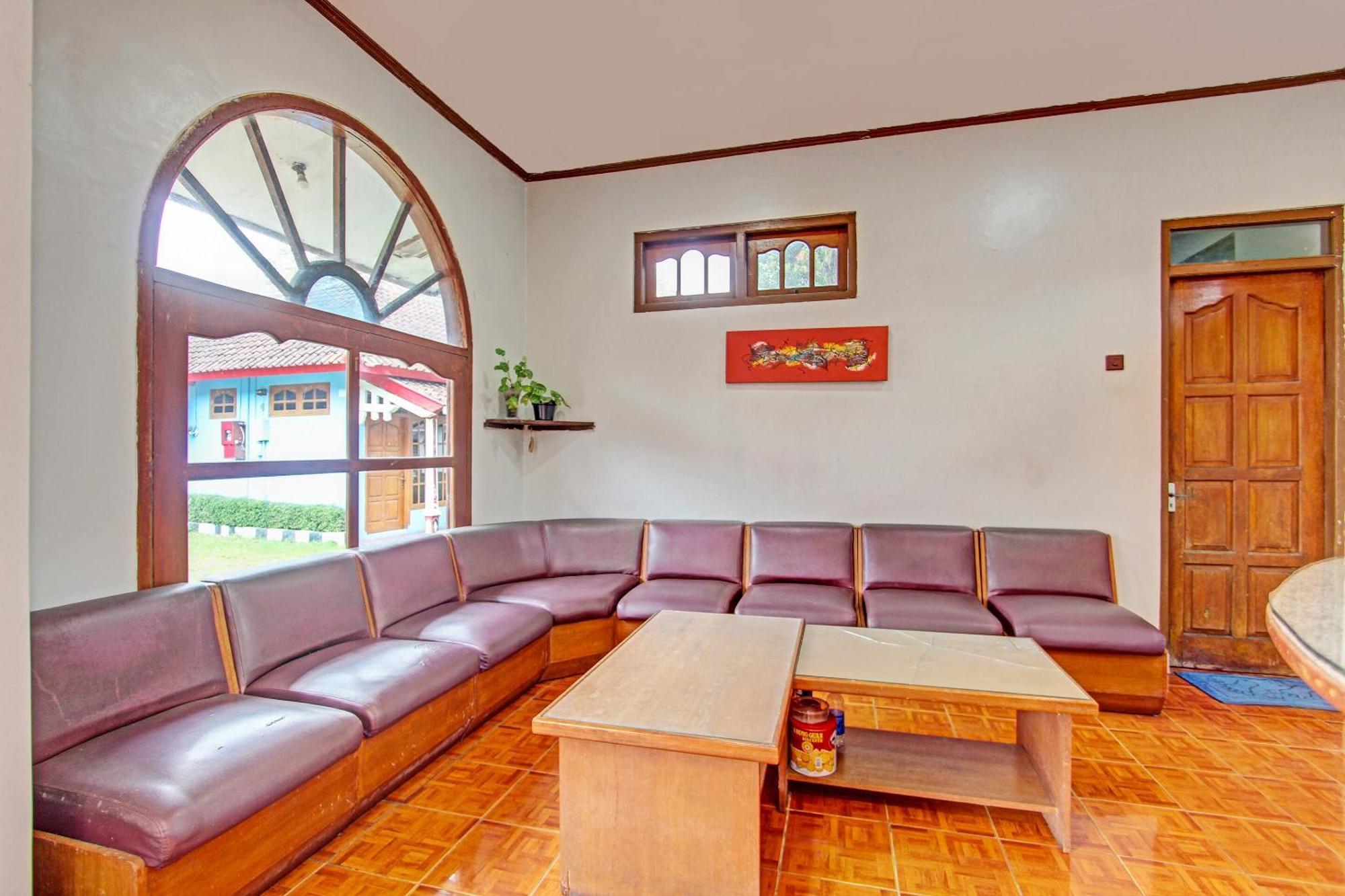 Capital O 91644 Loka Hause Hotel Salatiga Exterior photo