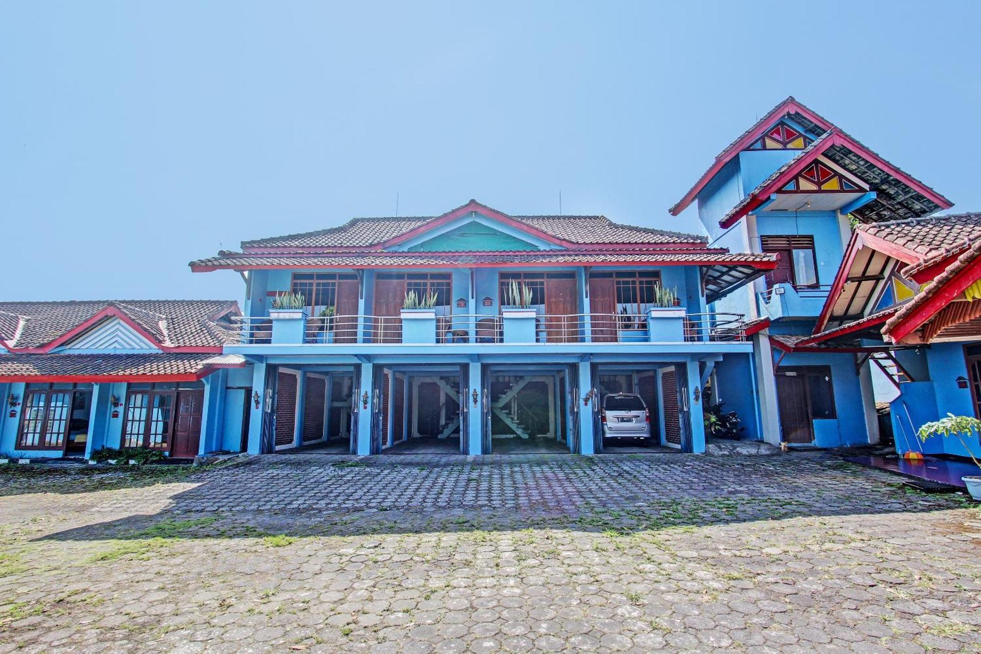 Capital O 91644 Loka Hause Hotel Salatiga Exterior photo